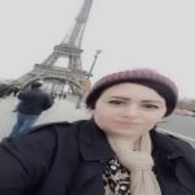 مني عاهد